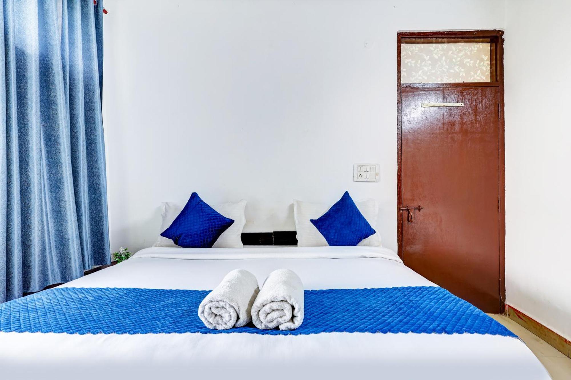 Great Near Hauz Khas Deer Park * New Delhi