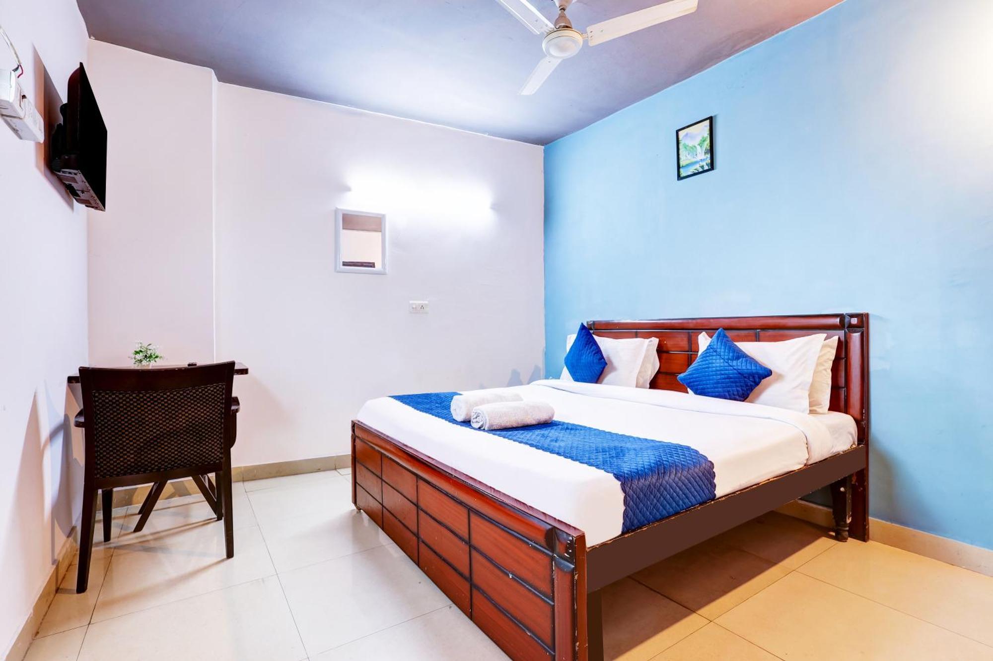Great Near Hauz Khas Deer Park Guest house New Delhi